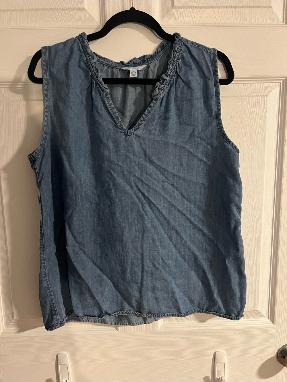 Time and Tru Light Blue Sleeveless V-Neck 90’s Style Denim Top